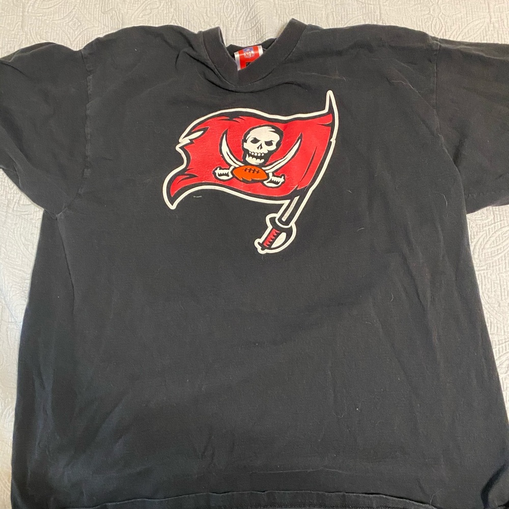 Buccaneers long sleeve t shirt. XXL